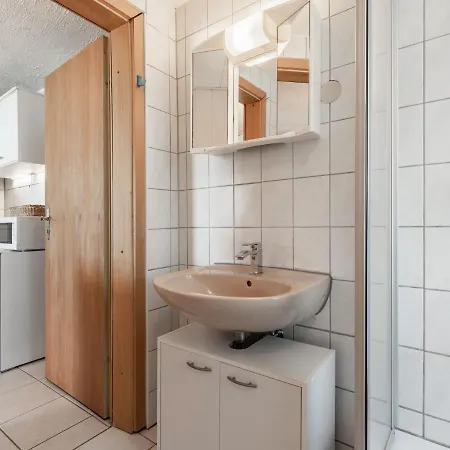Cosy Flat In With Garden Niepars