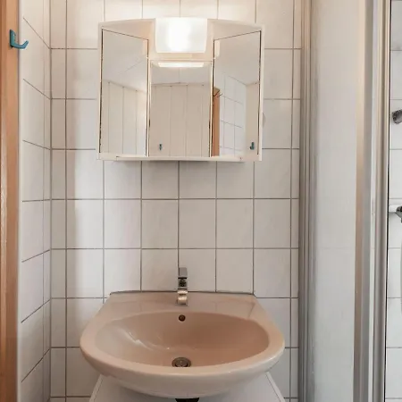Cosy Flat In With Garden 아파트