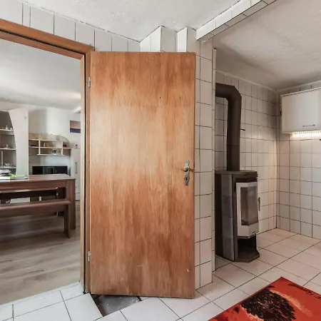 Cosy Flat In With Garden 아파트 *
