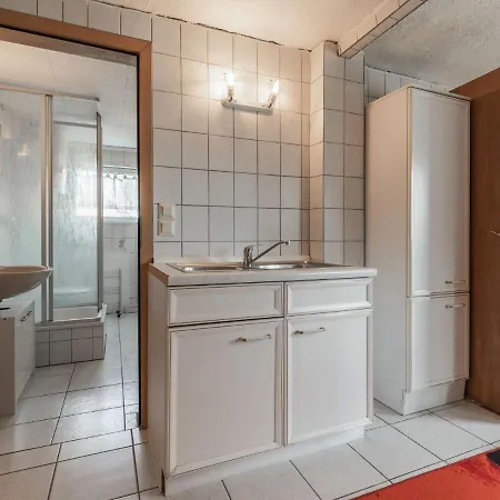 아파트 Cosy Flat In With Garden