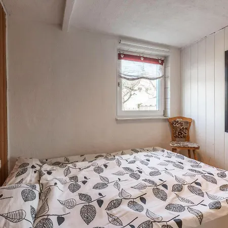 아파트 Cosy Flat In With Garden
