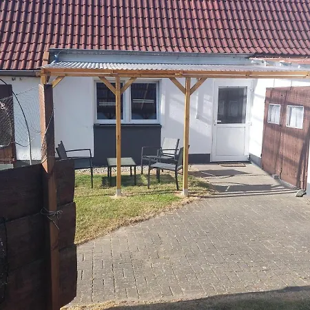 Cosy Flat In With Garden 아파트